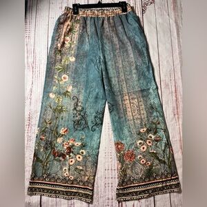 Emery Rose Floral Wide-Leg Pants. Check out that beautiful design!